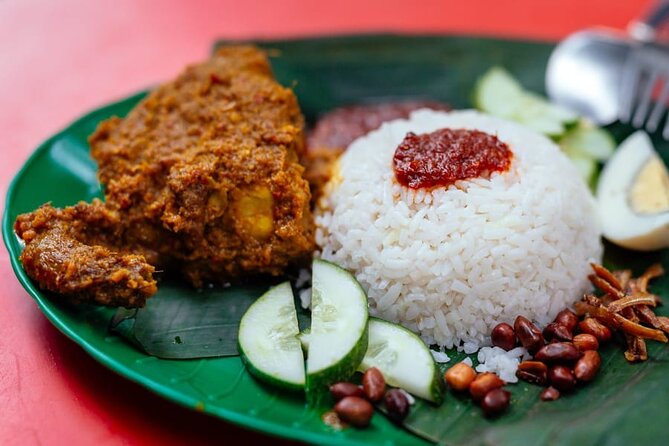 The 10 Tastings of Kuala Lumpur:Street Food - Guan Di Temple, a ten-minute cultural pause