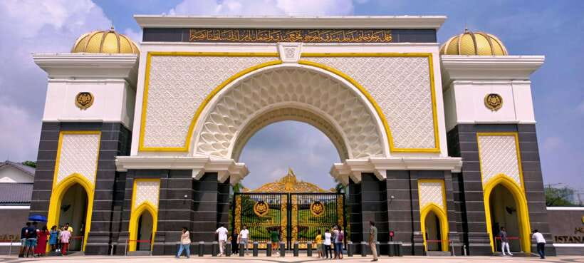 The Great Kuala Lumpur Tour with KL Tower Ticket & Lunch - Thean Hou Temple, Chinatown, and the Golden Triangle