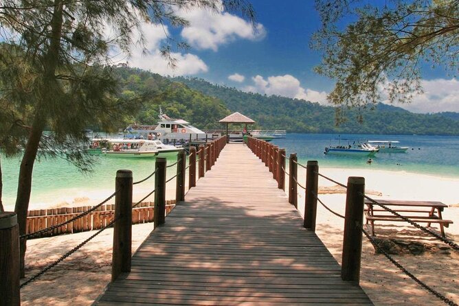 Tunku Abdul Rahman Park 2 Islands Hopping Tour from Kota Kinabalu - Lunch at the beach