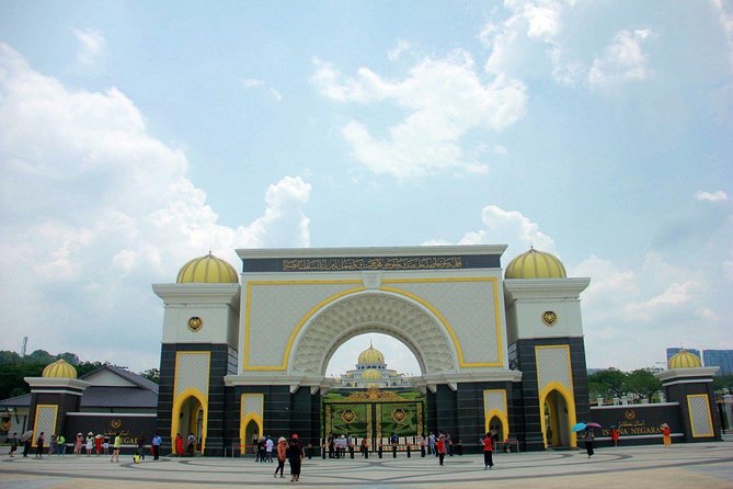 Wonders of KL with a Personal Driver - How much value do you get for USD 159?
